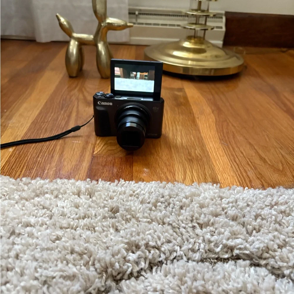 Canon PowerShot SX730 HS Digital Camera with Flip Screen 20.3MP
40x Optical Zoom - Picture 5 of 8